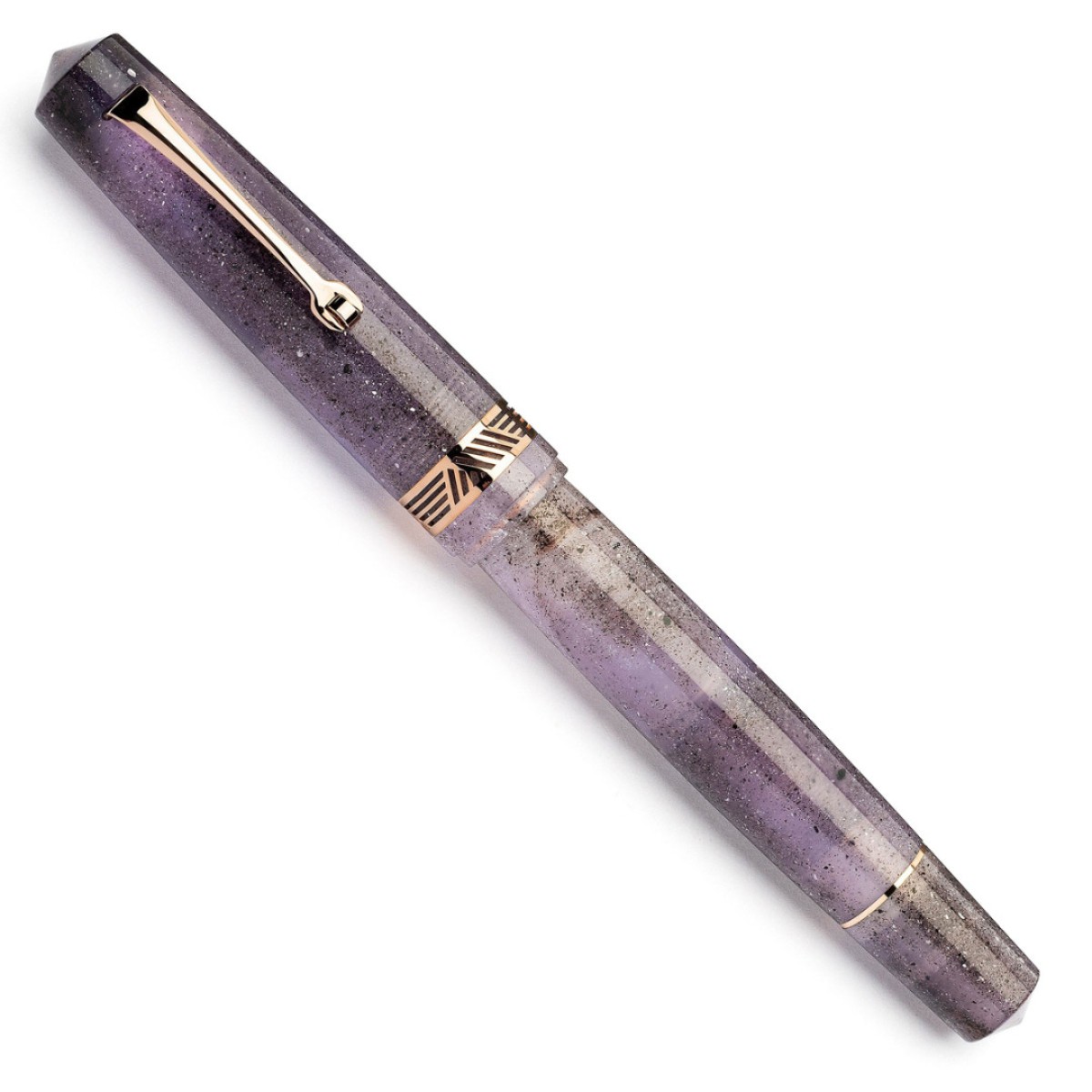 Leonardo Officina Italiana - Momento Magico - Ametista RGT 2025 - Stilografica - Pennino Oro Rosa 14kT. Leonardo Officina Italiana - Momento Magico - Ametista RGT 2025 - Stilografica - Pennino Oro Rosa 14kT.