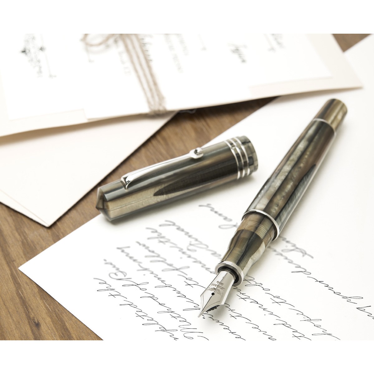 Leonardo Officina Italiana - Momento Zero Grande - Sand - Stilografica - Pennino oro Leonardo Officina Italiana - Momento Zero Grande - Sand - Stilografica - Pennino oro