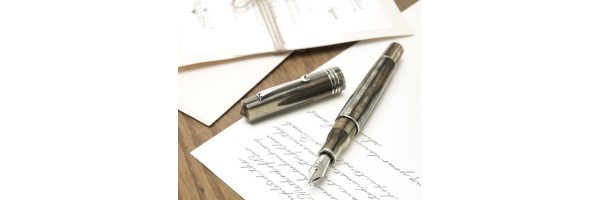 Leonardo Officina Italiana - Momento Zero Grande - Sand - Stilografica - Pennino acciaio Leonardo Officina Italiana - Momento Zero Grande - Sand - Stilografica - Pennino acciaio