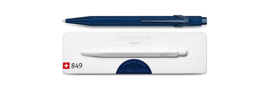 Caran d'Ache - 849 - Claim your Style - Penna a sfera - Blu Notte Caran d'Ache - 849 - Claim your Style - Penna a sfera - Blu Notte