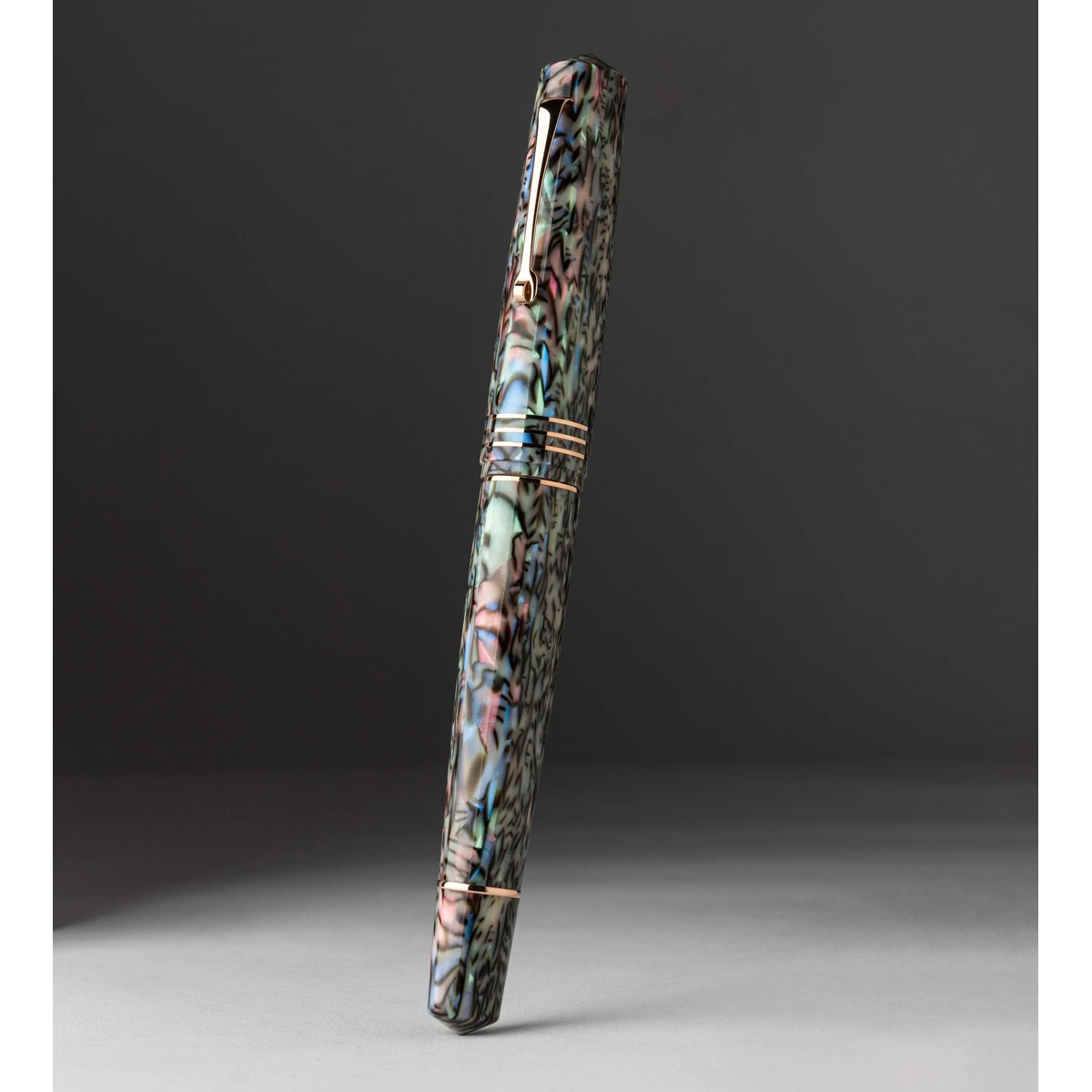 Leonardo Officina Italiana - MZG LeonArco - Abalone - Celluloide - #8 gold nib Leonardo Officina Italiana - MZG LeonArco - Abalone - Celluloide - #8 gold nib