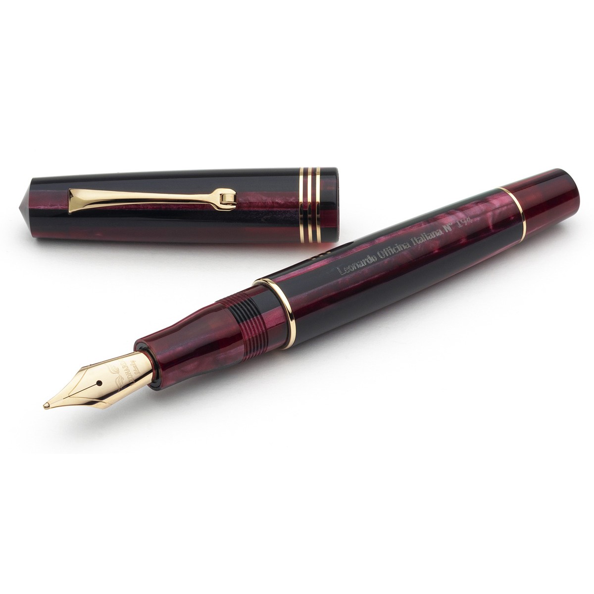 Leonardo Officina Italiana - Momento Zero resina - Prugna GT - Stilografica - Pennino oro Leonardo Officina Italiana - Momento Zero resina - Prugna GT - Stilografica - Pennino oro