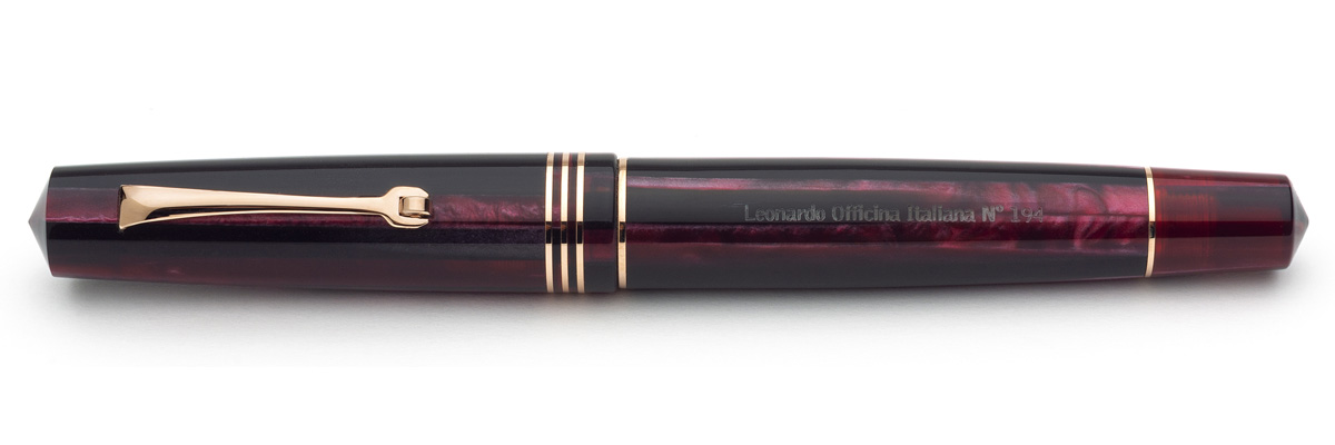 Leonardo Officina Italiana - Momento Zero resina - Prugna RGT - Stilografica - Pennino oro Leonardo Officina Italiana - Momento Zero resina - Prugna RGT - Stilografica - Pennino oro