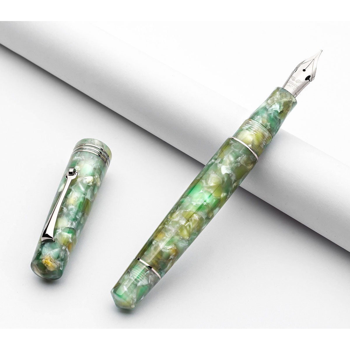Leonardo Officina Italiana - Momento Zero resina - Green Jade ST - Stilografica - Pennino acciaio Leonardo Officina Italiana - Momento Zero resina - Green Jade ST - Stilografica - Pennino acciaio