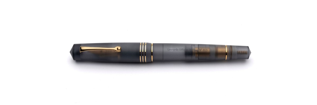 Leonardo Officina Italiana - Momento Zero Pura Gold Anthracite Grey - Stilografica - Pennino dorato Leonardo Officina Italiana - Momento Zero Pura Gold Anthracite Grey - Stilografica - Pennino dorato