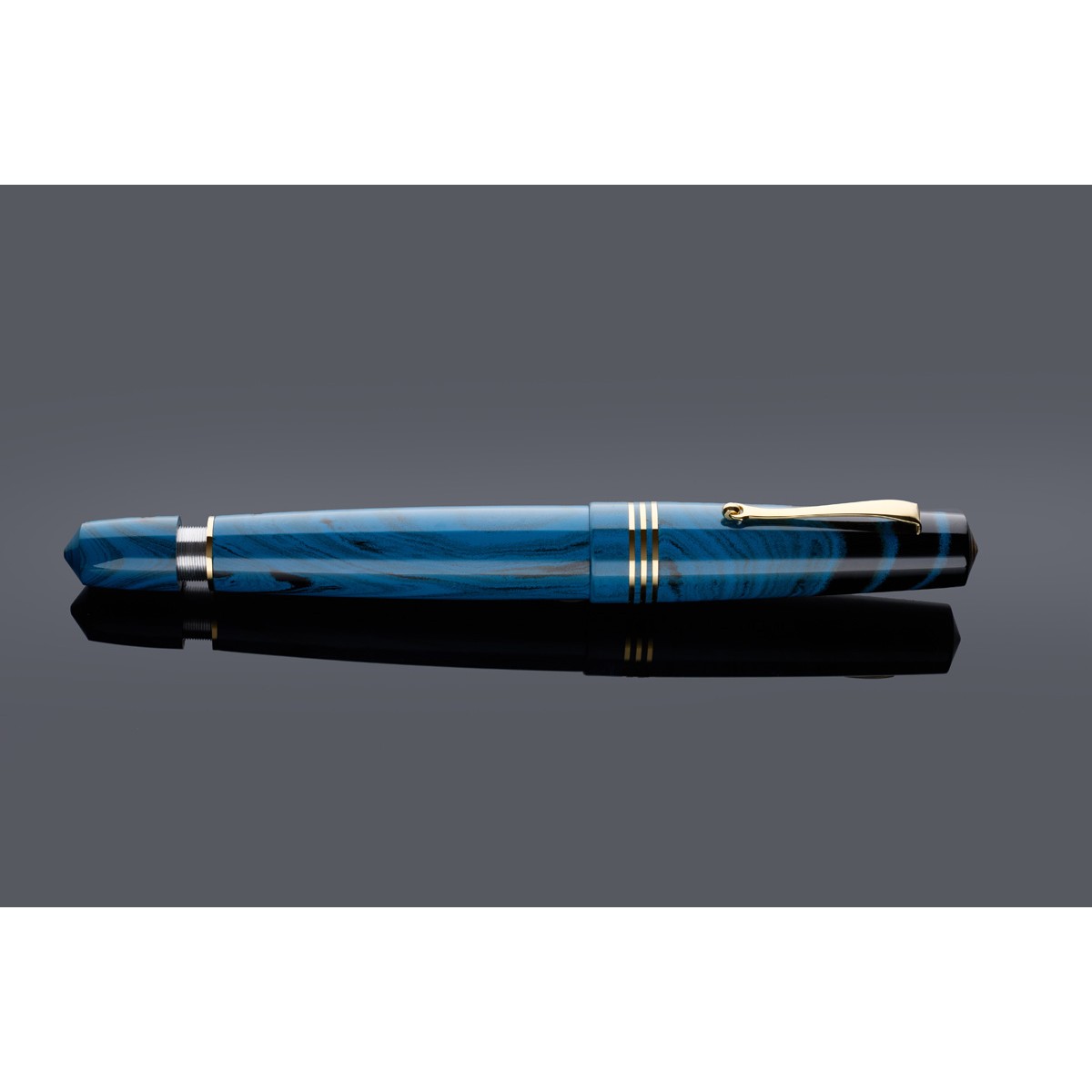Maiora - Everest - Mega Piston - Celestia - Fountain pen - Numbered Edition Maiora - Everest - Mega Piston - Celestia - Fountain pen - Numbered Edition
